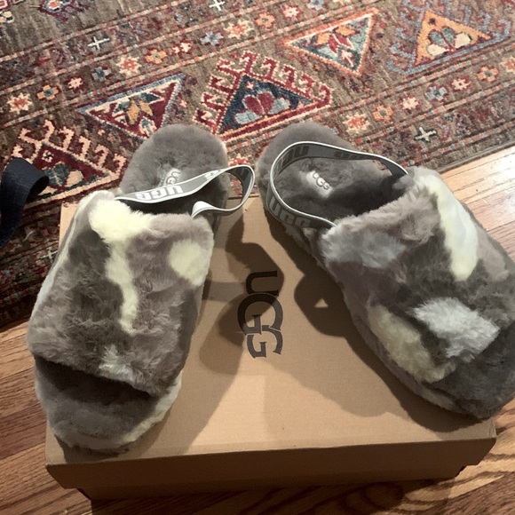 UGG  Fuzzy Gray and Cream Slippers - Picture 1 of 3